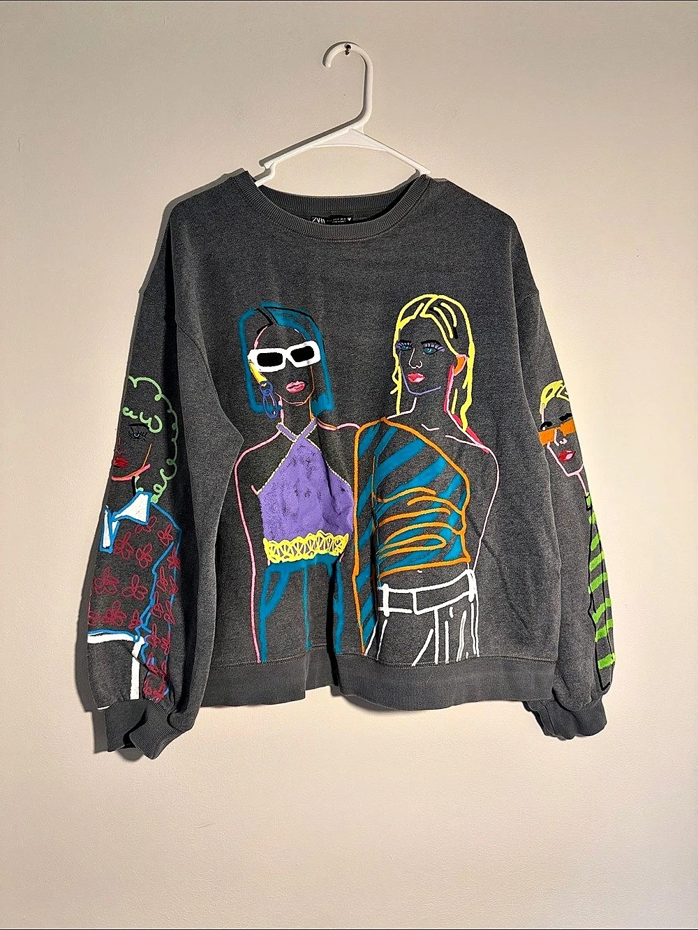 Zara Graphic Long Sleeve Sweatshirt in Gray & Green Size Medium NWT